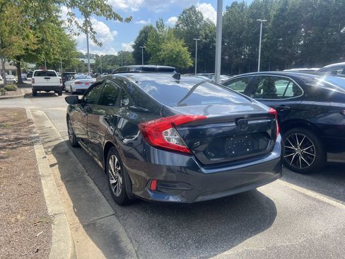 Used 2018 Honda Civic EX image 3
