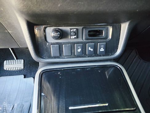 Used 2018 Mitsubishi Outlander SEL image 21