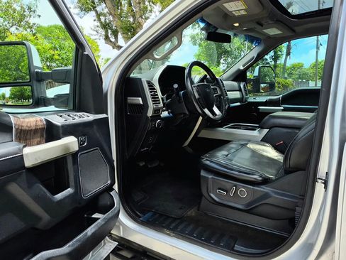 Used 2017 Ford F250 Lariat w/ Lariat Value Package AWD/4WD image 13
