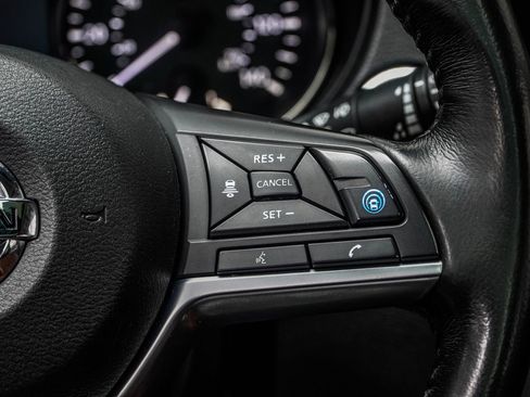 Used 2018 Nissan Rogue SL w/ Premium Package FWD image 33