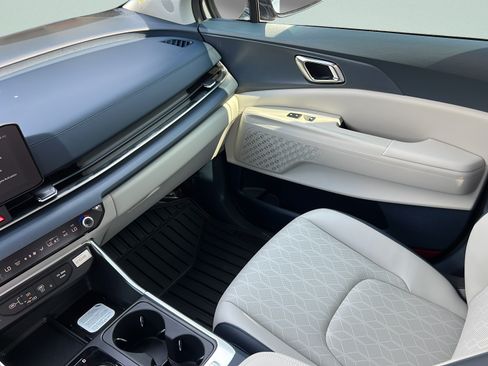 New 2026 Kia Carnival EX FWD image 16