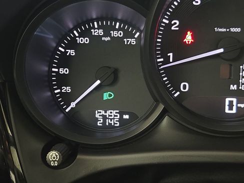 Used 2024 Porsche Macan image 16