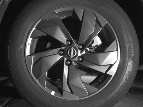 Used 2025 Nissan Rogue SV FWD image 14