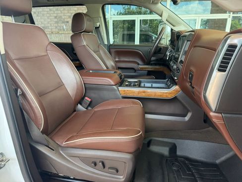 Used 2015 Chevrolet Silverado 2500 High Country w/ Duramax Plus Package AWD/4WD image 27