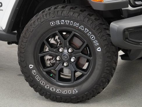 Certified 2024 Jeep Gladiator Sport image 5