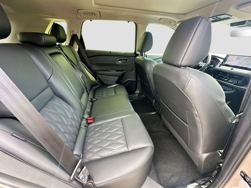 Used 2024 Nissan Rogue Platinum w/ Platinum Premium Package FWD image 29