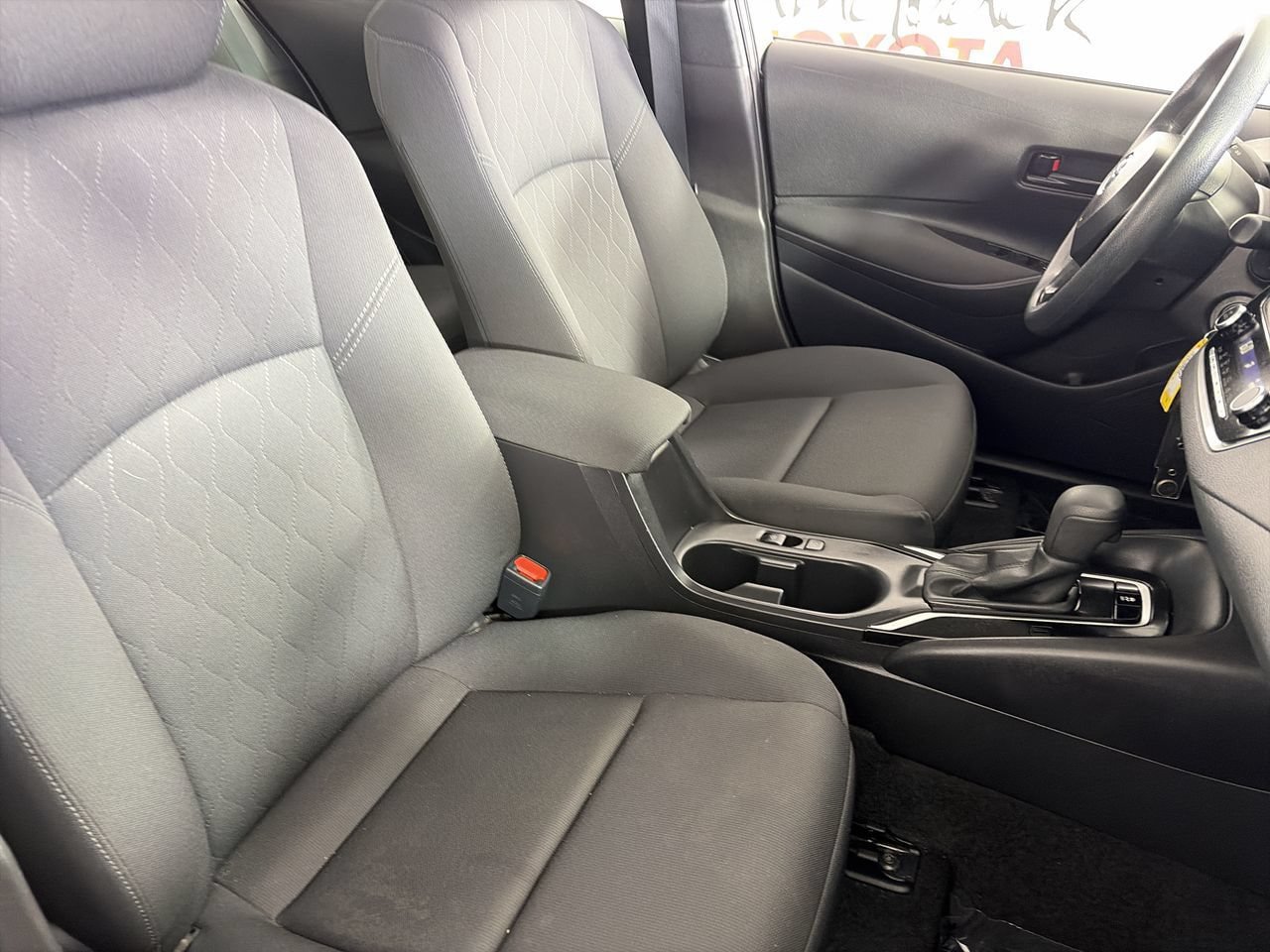 Used 2025 Toyota Corolla LE FWD image 25