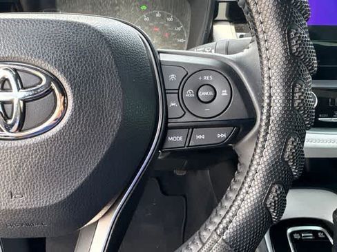 Used 2024 Toyota Corolla SE FWD image 13