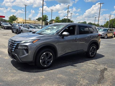 Used 2025 Nissan Rogue SV FWD image 3