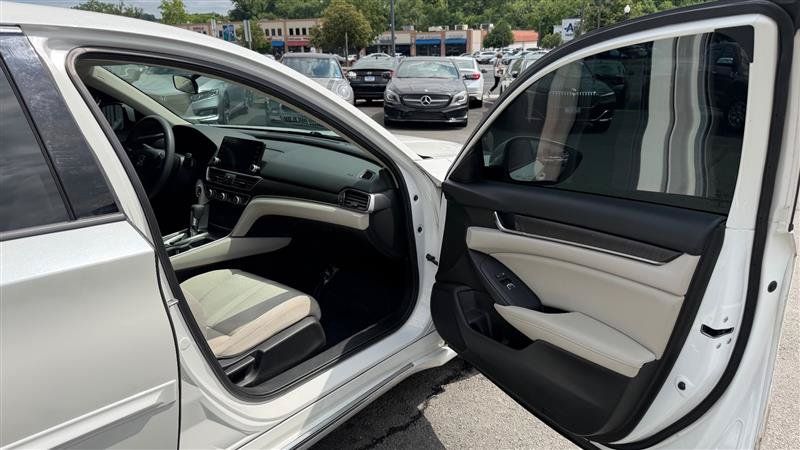 Used 2018 Honda Accord EX image 32
