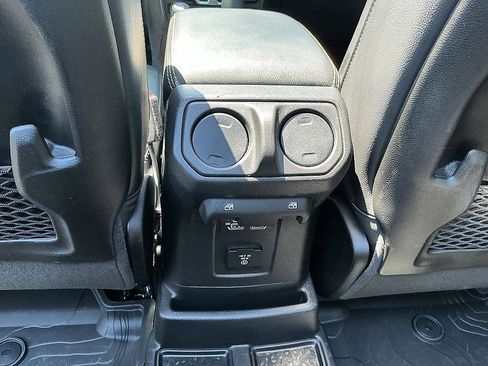 Used 2024 Jeep Wrangler Unlimited Sahara w/ Technology Group AWD/4WD image 25