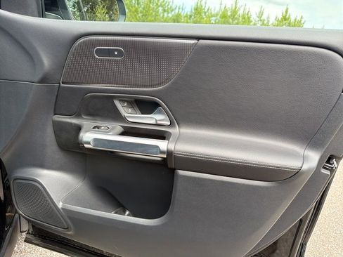 Used 2022 Mercedes-Benz GLB 250 image 35