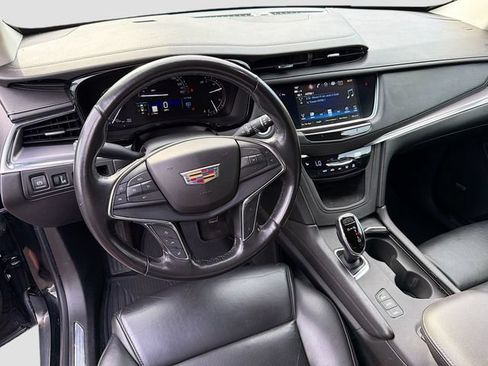 Used 2019 Cadillac XT5 Luxury w/ LPO, Black Ice Package AWD/4WD image 9