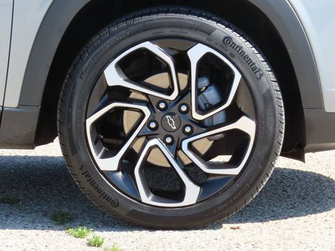 Certified 2024 Chevrolet Trax RS w/ Sunroof Package FWD image 13
