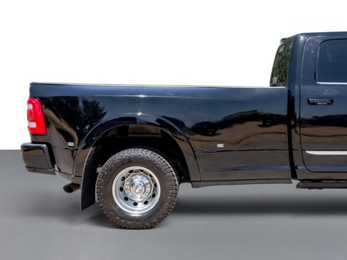 Used 2024 RAM 3500 Limited AWD/4WD image 9