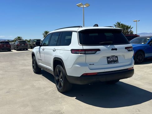 New 2026 Jeep Grand Cherokee L Limited w/ Limited Altitude Package AWD/4WD image 4