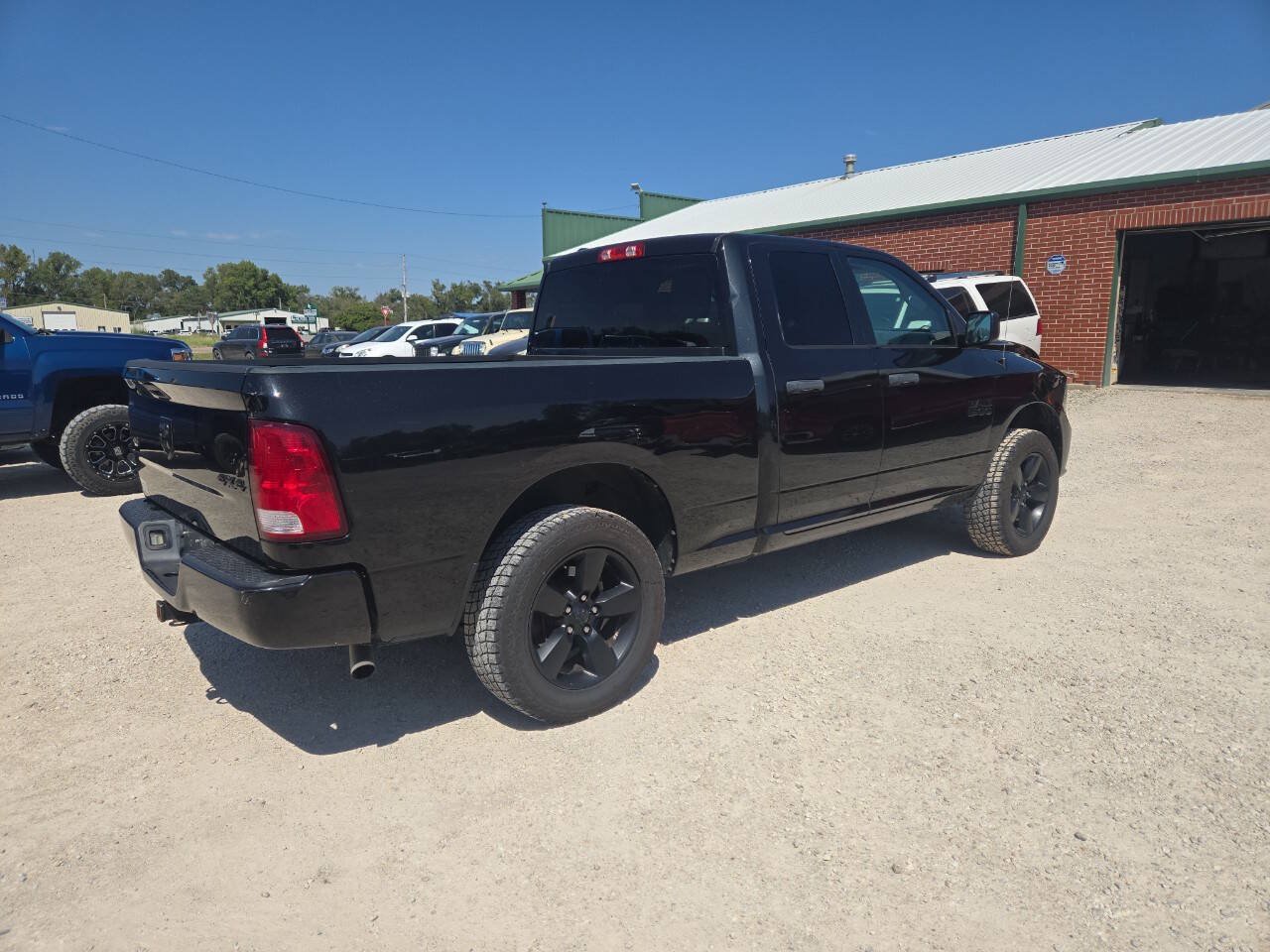 Used 2018 RAM 1500 Express w/ Black Ram 1500 Express Group AWD/4WD image 3