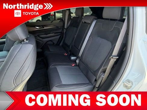 Used 2024 Jeep Grand Cherokee Laredo X RWD image 7