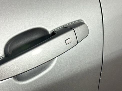 Used 2024 Chevrolet Equinox LT FWD image 4