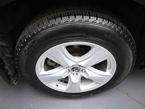 Certified 2023 Toyota Highlander LE FWD image 12