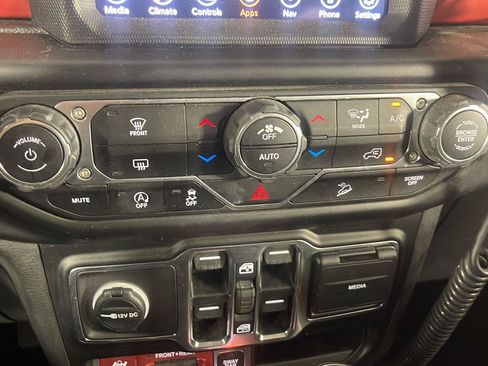 Used 2020 Jeep Wrangler Unlimited Rubicon AWD/4WD image 16