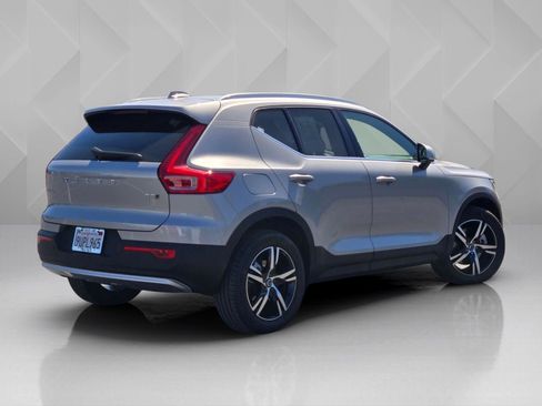 Used 2025 Volvo XC40 B5 Core AWD/4WD image 9
