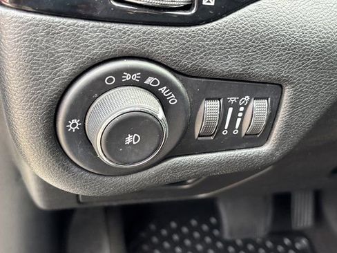 Used 2019 Jeep Cherokee Latitude Plus FWD image 20