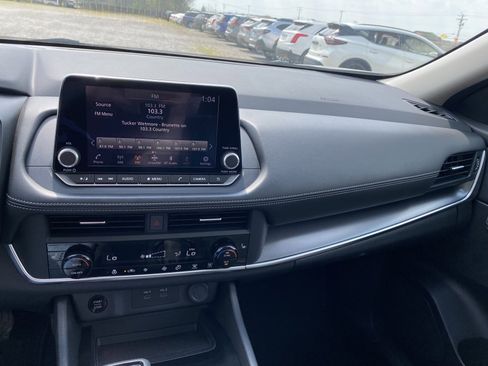 Used 2024 Nissan Rogue SV w/ SV Premium Package image 13