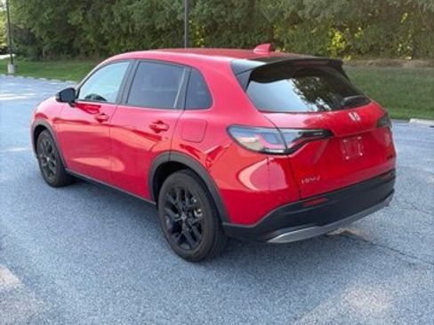 Used 2024 Honda HR-V Sport image 2