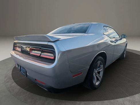 Used 2018 Dodge Challenger SXT image 6