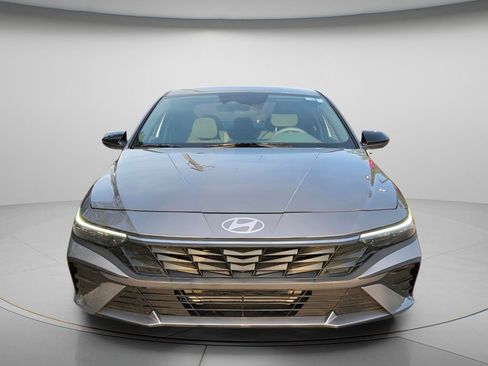 Used 2025 Hyundai Elantra Sport image 4