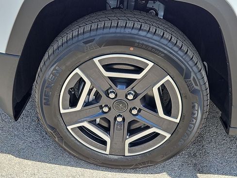 New 2026 Jeep Cherokee Laredo AWD/4WD image 13