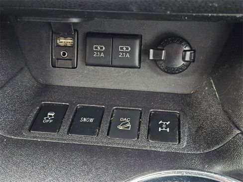 Used 2018 Toyota Highlander XLE image 29