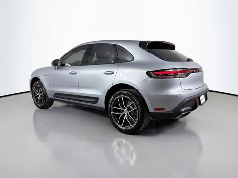 Certified 2026 Porsche Macan AWD/4WD image 3