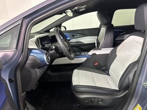 Used 2025 Chevrolet Equinox EV LT image 11