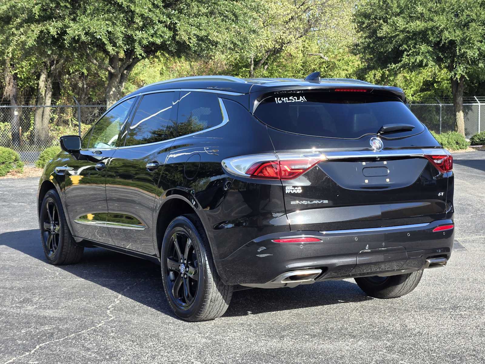 Used 2023 Buick Enclave Essence w/ Sport Touring Edition FWD image 5