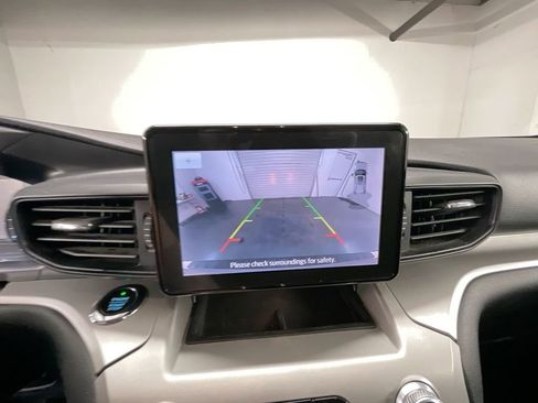 Used 2020 Ford Explorer XLT image 14