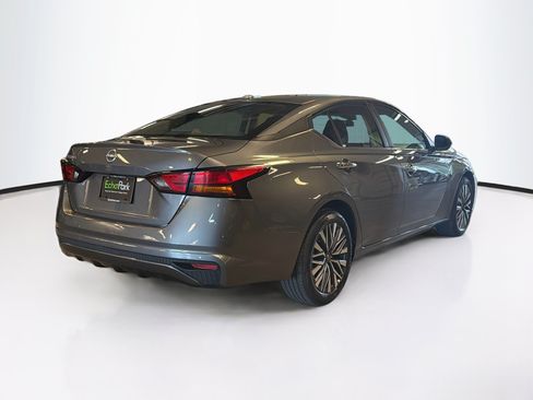 Used 2025 Nissan Altima 2.5 SV FWD image 9