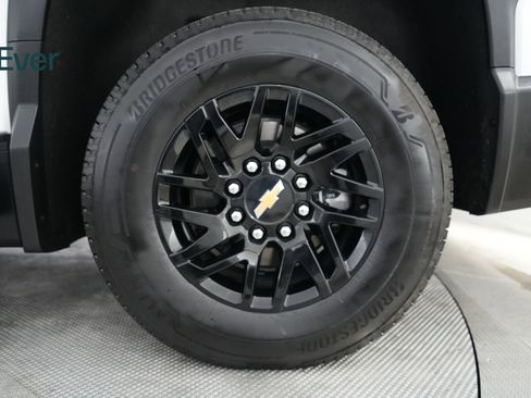 Used 2025 Chevrolet Silverado EV LT AWD/4WD image 9
