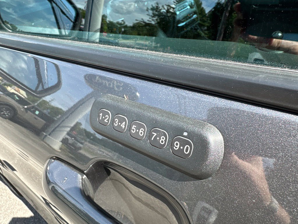 Used 2023 Ford Explorer XLT AWD/4WD image 48