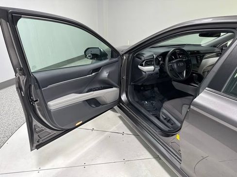 Used 2019 Toyota Camry LE FWD image 9