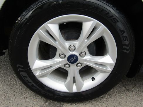 Used 2013 Ford Focus SE w/ SE Winter Pkg FWD image 30
