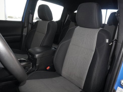 Used 2021 Toyota Tacoma TRD Off-Road image 24