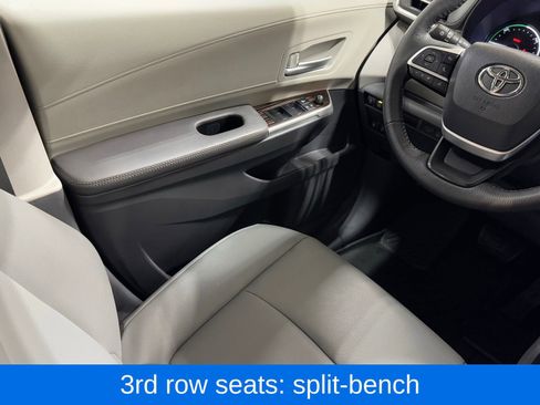 Used 2023 Toyota Sienna XLE FWD image 33