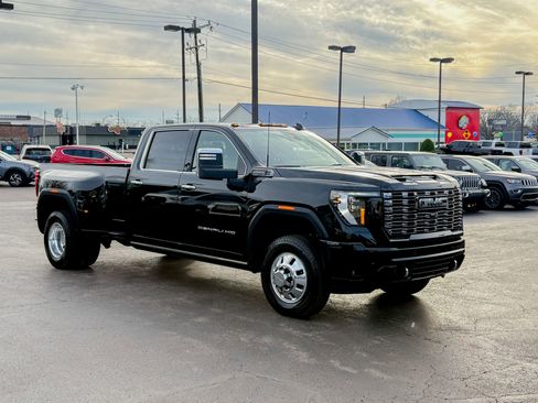 Used 2026 GMC Sierra 3500 Denali Ultimate image 14