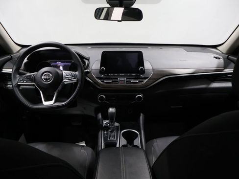 Used 2024 Nissan Altima 2.5 SV image 16