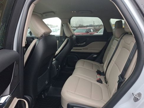 Certified 2025 Lincoln Corsair AWD w/ Equipment Group 101A image 10