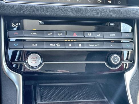 Used 2020 Jaguar XF Prestige image 28