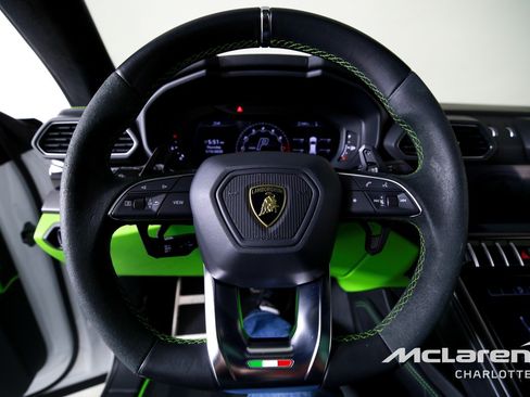 Used 2022 Lamborghini Urus AWD/4WD image 13