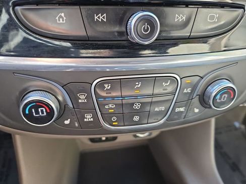 Used 2019 Chevrolet Traverse LT image 36